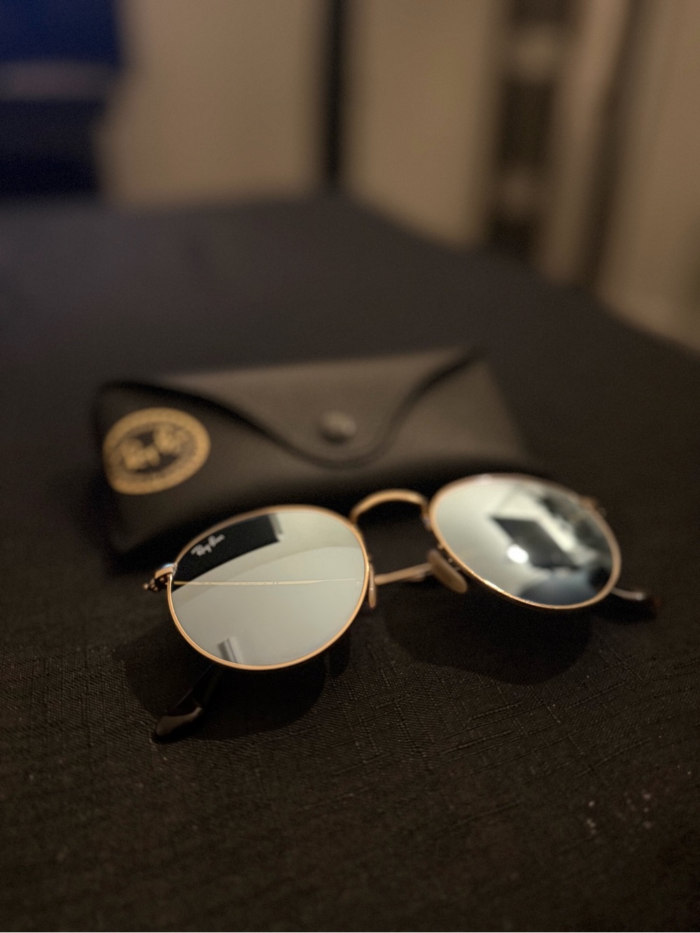 Ray-Ban Round Metal Sunglasses Gold Frame with Silver Mirror Lenses